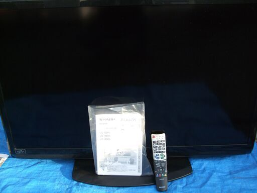 シャープ製（SHARP）・液晶テレビ４６インチ、2011年製の大型テレビ、１カ月保障付きとなります。