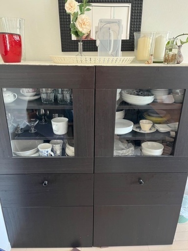 IKEA ガラス食器棚