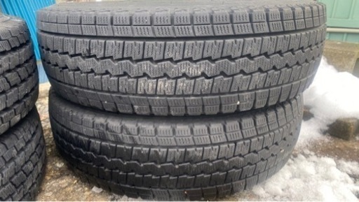 スタッドレスタイヤ 195 80 15 ハイエース キャラバン 等 ハイエース