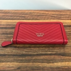 O2401-533 GUESS 長財布 キルティング ラウンドフ...