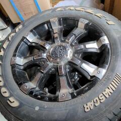 ハイエース　タイヤ、ホイール　応募多数により少しでも高く買って下さる方にお願いします。