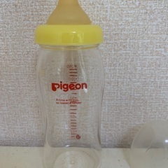 Pigeonのガラス製の哺乳瓶