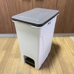 ペダル式ゴミ箱　30L 