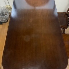 ダイニングテーブル　➕椅子二脚