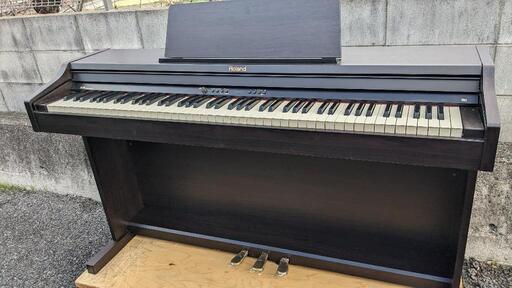 岡山〜大阪まで配達無料！\n送料込み 音・機能のROLAND 電子ピアノ RP301RW 2011年製エリア限定激安販売！⑦\nジモティーが一番金額はお安いです。在庫確認をお願いいたしますエリア限定激安販売！