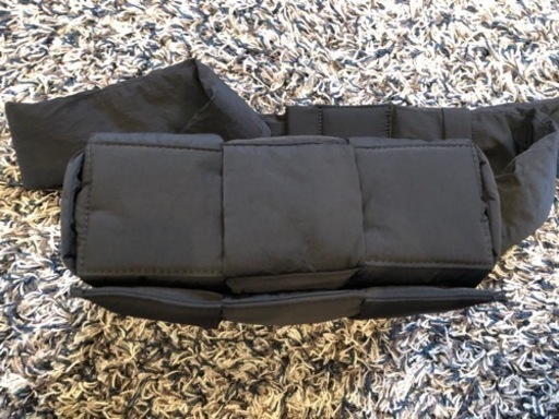 ボッテガ・ヴェネタ スモール パデッド テック カセット BOTTEGA