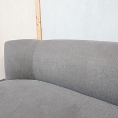 IDEE(イデー)のKAI(カイ) 2人掛けソファです。ぷっくりとした愛らしいフォルムとゆったりとした掛け心地のラブソファ。チャーミングなデザインと存在感が際立つ2シーターソファです。