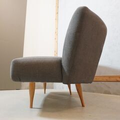 IDEE(イデー)のKAI(カイ) 2人掛けソファです。ぷっくりとした愛らしいフォルムとゆったりとした掛け心地のラブソファ。チャーミングなデザインと存在感が際立つ2シーターソファです。