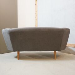 IDEE(イデー)のKAI(カイ) 2人掛けソファです。ぷっくりとした愛らしいフォルムとゆったりとした掛け心地のラブソファ。チャーミングなデザインと存在感が際立つ2シーターソファです。