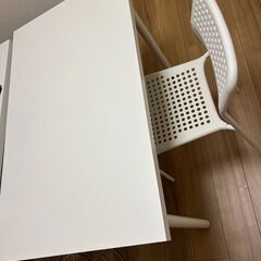 IKEAテーブルと椅子