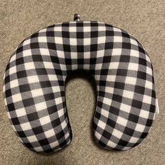 首にかけられる枕