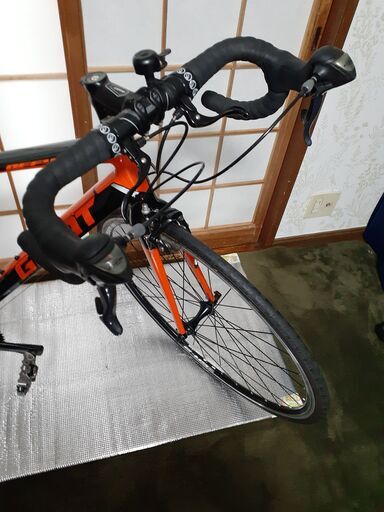 美品GIANT製ロードバイクDEFY4 錆・傷・汚れ等は少ない美品です