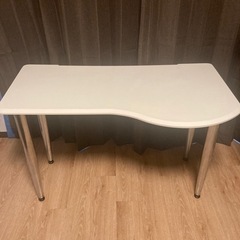 テーブル、白色4本足