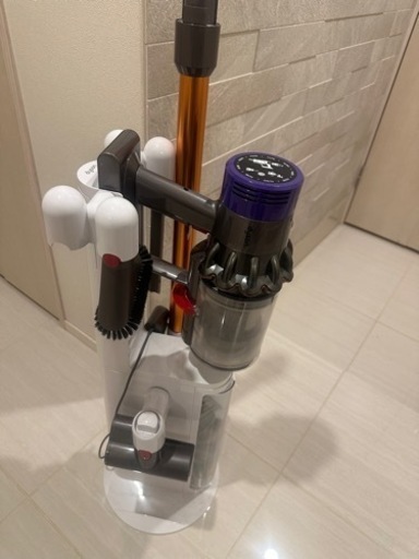 値下げ交渉可　Dyson Cyclone V10 サイクロン掃除機　スタンド含め付属品付き