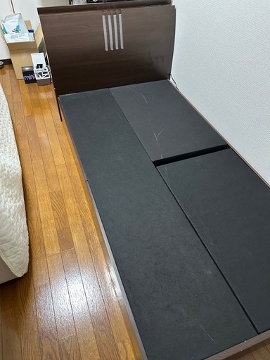 シングルベッド　収納スペース付き　2つ