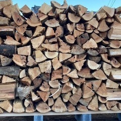 格安の薪‼🪵けやき・樫がメインの広葉樹薪を薪棚1列分