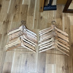 受け渡し者決定済　IKEA 木製　ハンガー　24本