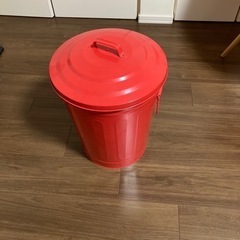 ゴミ箱　赤