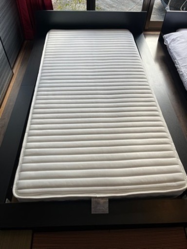 定価32000ほぼ新品同様　シングルベッド　マットレス付　ロータイプベッド