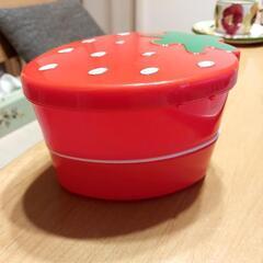 弁当箱　イチゴ型