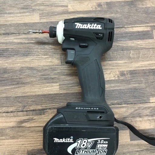#A-76【ご来店頂ける方限定】MAKITAの充電式インパクトドライバです