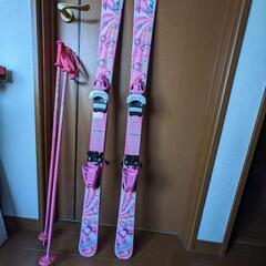 子供用スキー　KAZAMAの板126センチとストック90センチ