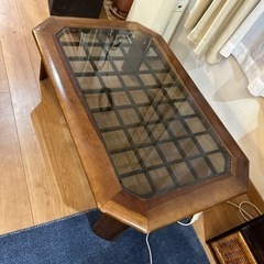 ガラス製テーブル