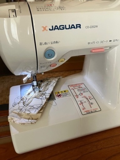 ジャガーミシンほぼ未使用テーブルフットコン付き