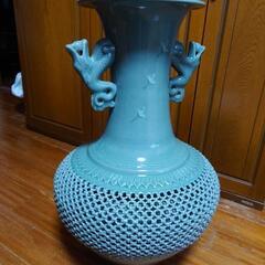 チャイニーズタイプの陶器の壺