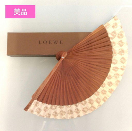美品　ロエベ　アマソナ　アナグラム　ロゴ　扇子　ベージュ　箱あり