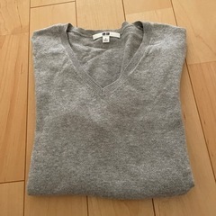 UNIQLO Ｖネック薄めのセーター