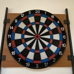 ダーツ台☆値下げ交渉あり、ダーツボード付き