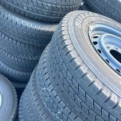 ハイエース用スタッドレスタイヤ、195/80/15. ホイール付き、バリ山、アマントレーディング株式会社、愛知県大府市