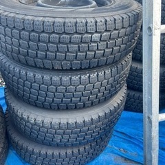 ハイエース用スタッドレスタイヤ、195/80/15. ホイール付き、バリ山、アマントレーディング株式会社、愛知県大府市