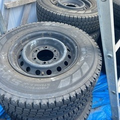 ハイエース用スタッドレスタイヤ、195/80/15. ホイール付き、バリ山、アマントレーディング株式会社、愛知県大府市
