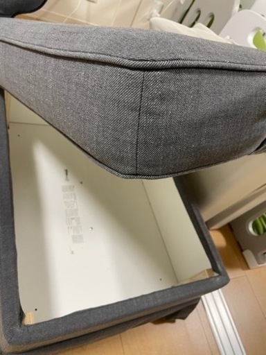 2人掛けソファとオットマン。2月10日、11日で取りに来ていただける方。