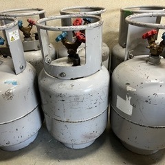 冷媒回収ボンベ6本