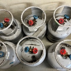 冷媒回収ボンベ6本