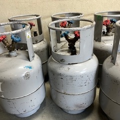 冷媒回収ボンベ6本