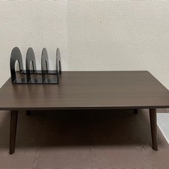 茶色の折りたたみテーブルです！