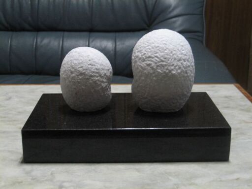 白い御影石の梟の彫刻1対台石付き