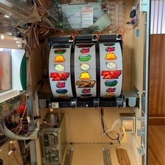 スロット　初代モンスターハンター　モンハン　コイン不要機付　家庭電源、ドアキー、設定キー、無段階ボリューム