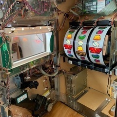 スロット　初代モンスターハンター　モンハン　コイン不要機付　家庭電源、ドアキー、設定キー、無段階ボリューム