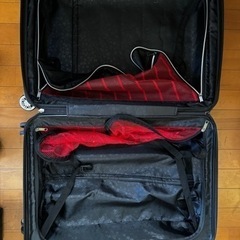スーツケース※横の取っ手が壊れていますが縦部分は付いています