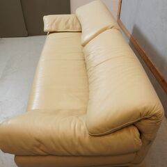 イタリアのメーカーPoltromec(ポルトロメック)のジェミニ 総皮革 2シーターソファーです。背もたれ可動式のハイバック2人掛けソファー。IDC大塚家具取り扱いのワイドソファーです♪