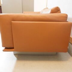 IDC OTSUK(大塚家具)取り扱いのイタリアの最高級ブランド、erba(エルバ)の本革 3人掛けソファです。落ち着いたレザーの色合いが上品な雰囲気を演出してくれるトリプルソファ♪