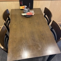 テーブル、椅子