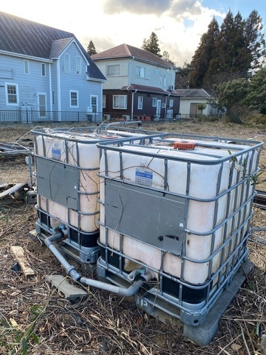 貯水タンク　1650liter？×2