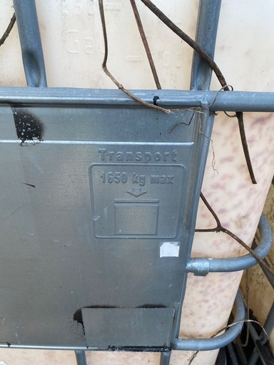 貯水タンク 1650liter？×2