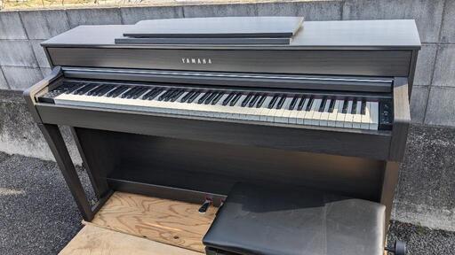 岡山〜兵庫〜大阪までは配達無料！\n送料込み YAMAHA CLP-645 2020年購入（19年製）ほぼ新品エリア限定配達！⑬\n在庫確認をお願いします。\n人気YAMAHAの木製鍵盤！設置まで！